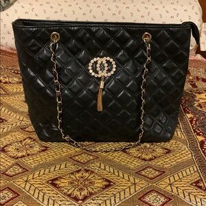 NWOT SHEIN Black and Gold Quilted Shoulder Bag
